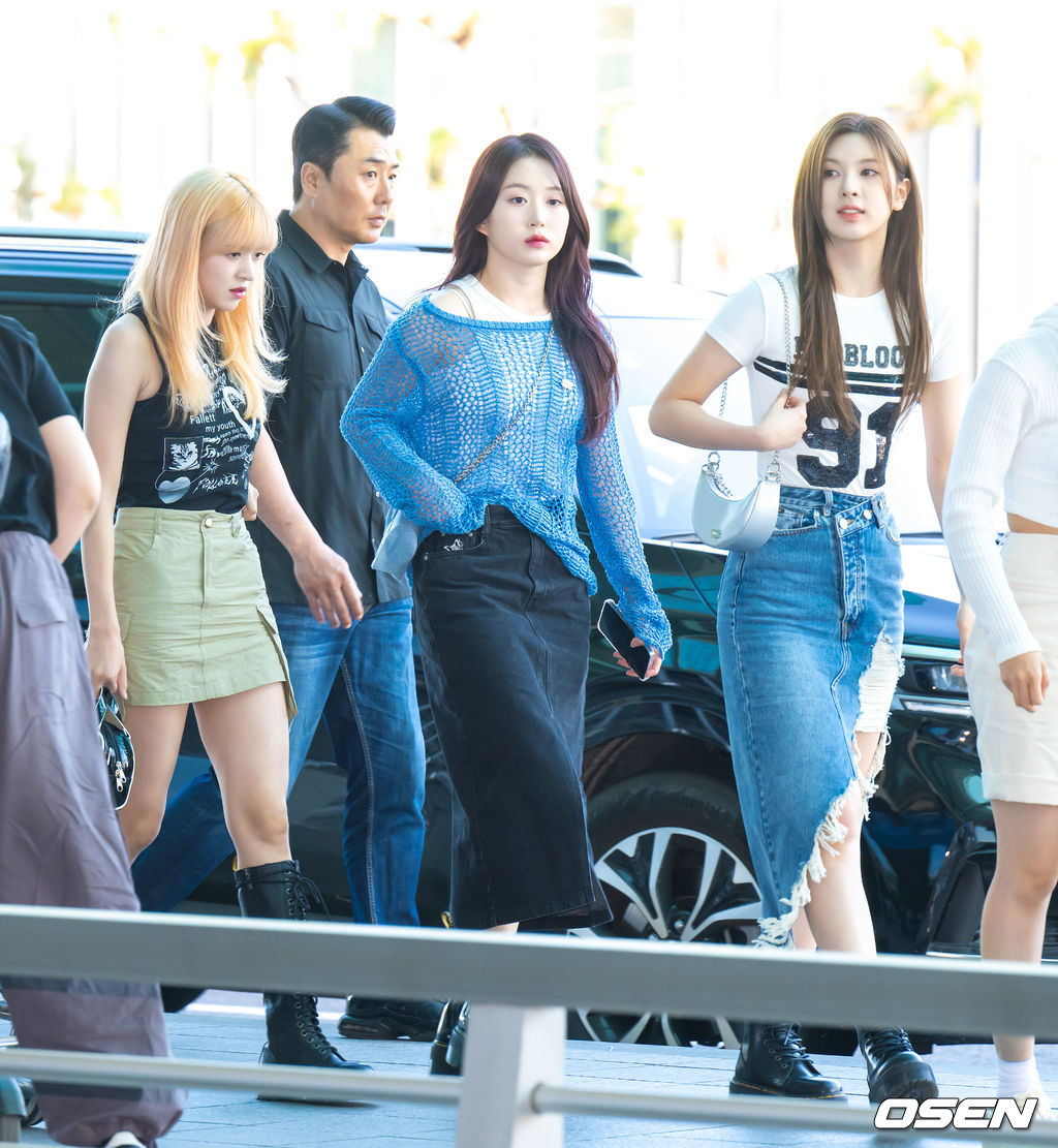 230603 PRESS — NMIXX at Incheon International Airport departing for showcase tour nice to mixx you in Bangkok, Thailand

*Sullyoon is scheduled MC in Music Core today, she's not with them
#NMIXX #엔믹스 @NMIXX_official