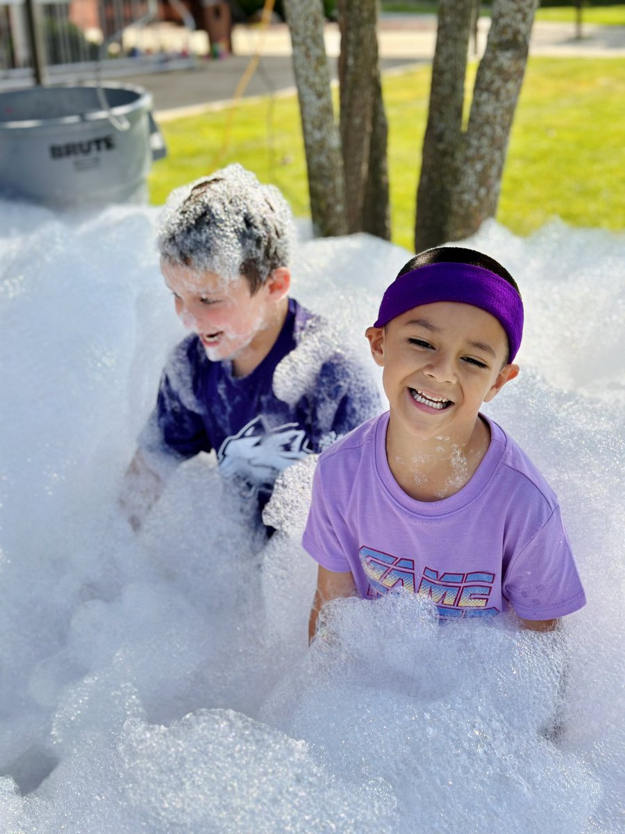 Mindful_Ms_Res's tweet photo. Ain’t no party like a YGS Field Day Party because a YGS Field Day is the BEST! @115ygs #smallschoolbiglove #foamfreezedancing #glowinthedarkparty #fieldgamesfordays #movetogetherasoneD115 https://t.co/kuhBAE7f6Q