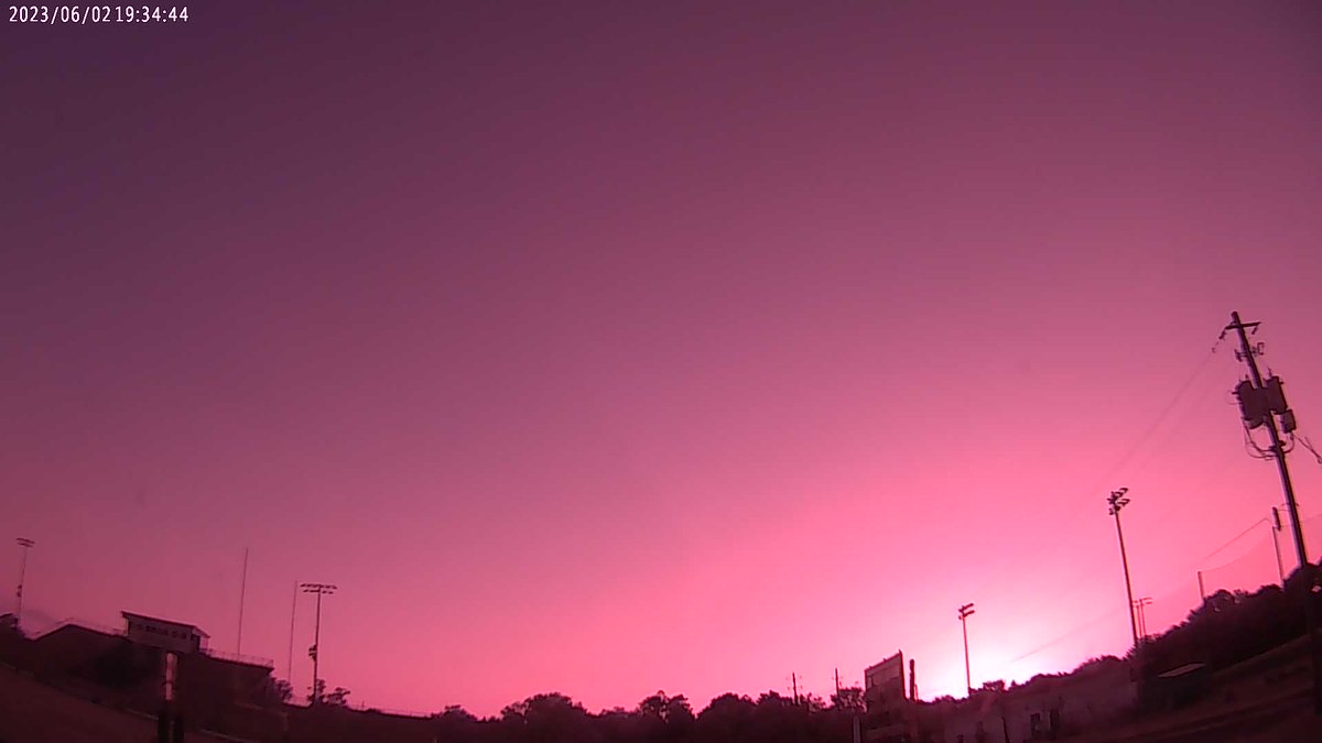 CHSWxSTEM's tweet photo. Choctawhatchee High School at sunset and it's 86.0 F. https://t.co/QK6DDXxOOS