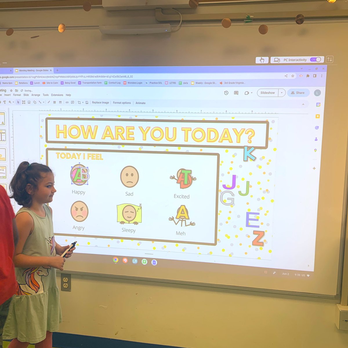 “It’s Friday. I teach on Fridays!” 

Students love teaching morning meeting in our classroom. ☀️ ❤️ 

#BuildingtheBestSPS #HPLeadersofthePack