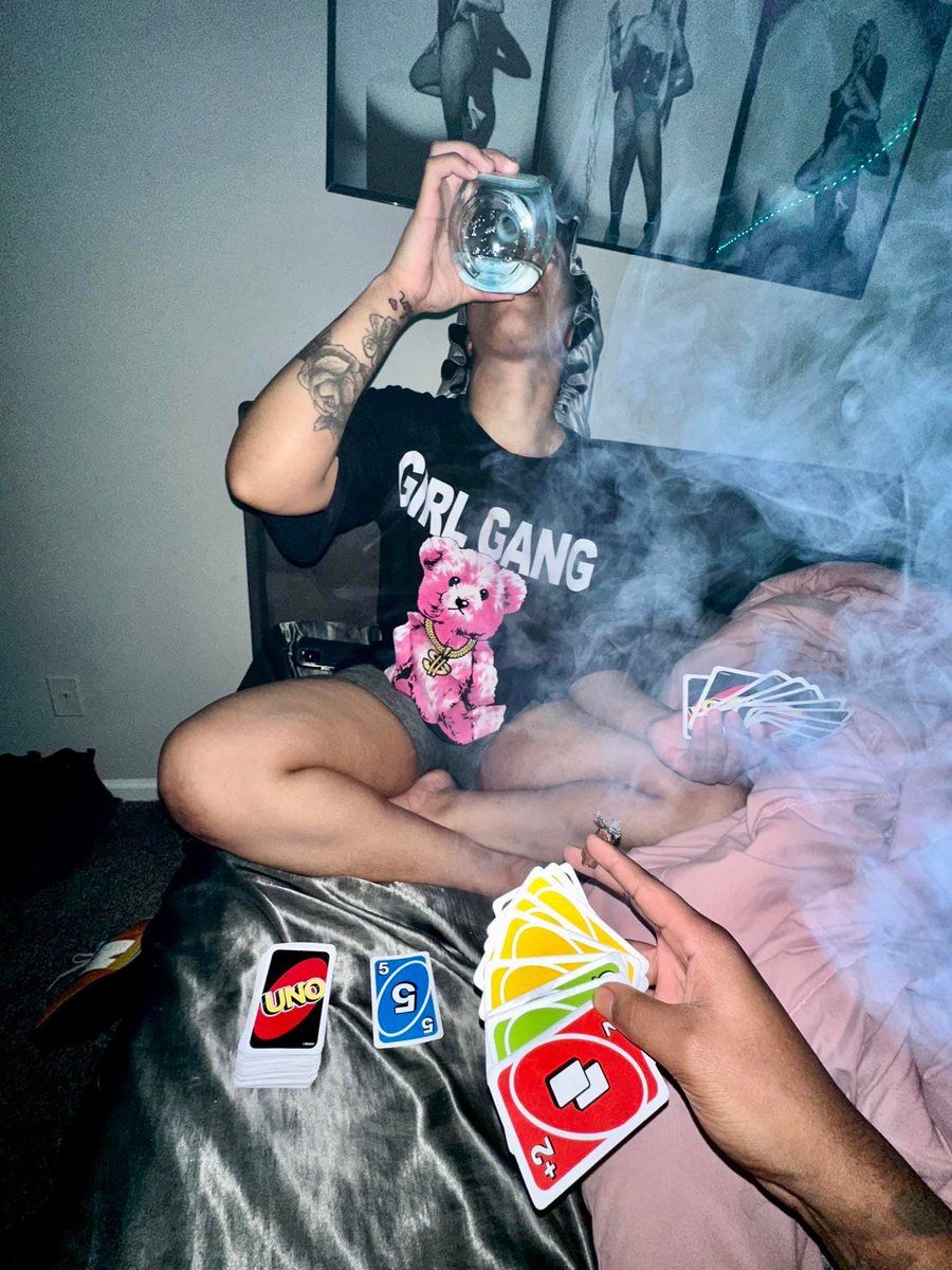 Prettyarii21's tweet image. Me and my man while y’all at the club 😩😩😩😩😩