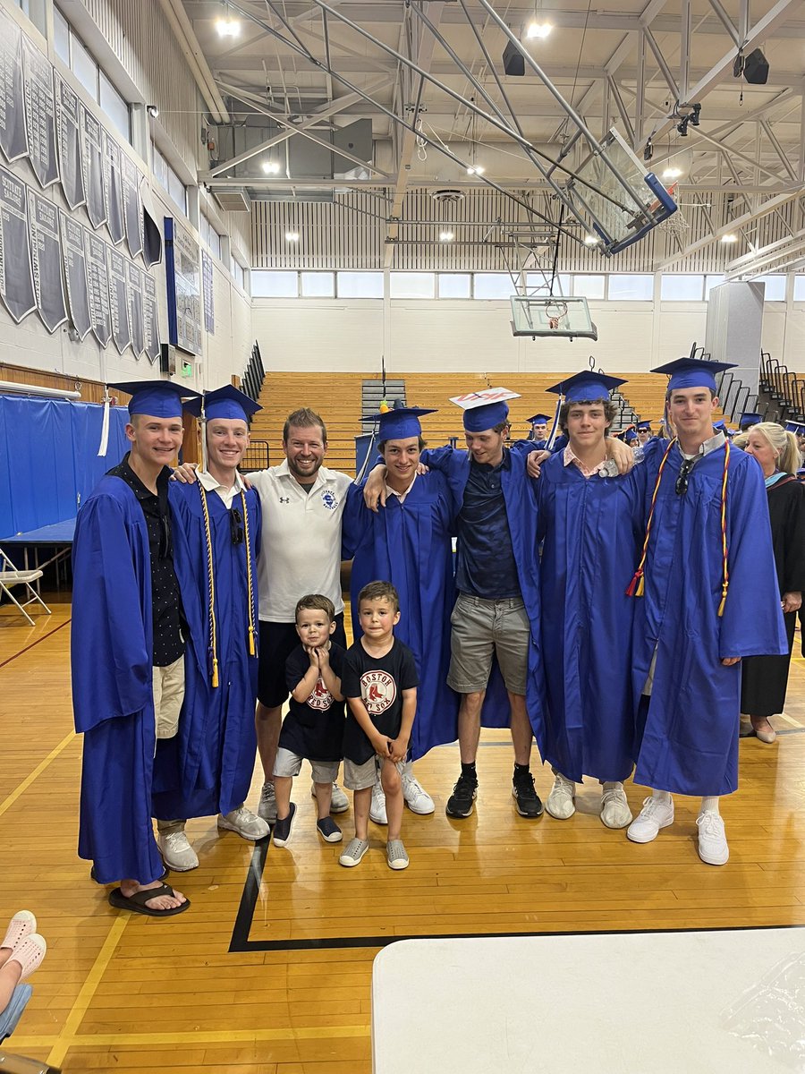 ScitBaseball's tweet photo. One of my favorite traditions - the Graduation Night Baseball photo!!!

Congrats Brae, Sully, Grizer, Murph, Hendo, and Vinny!

⚓️⚾️ https://t.co/DY7nab6J4q