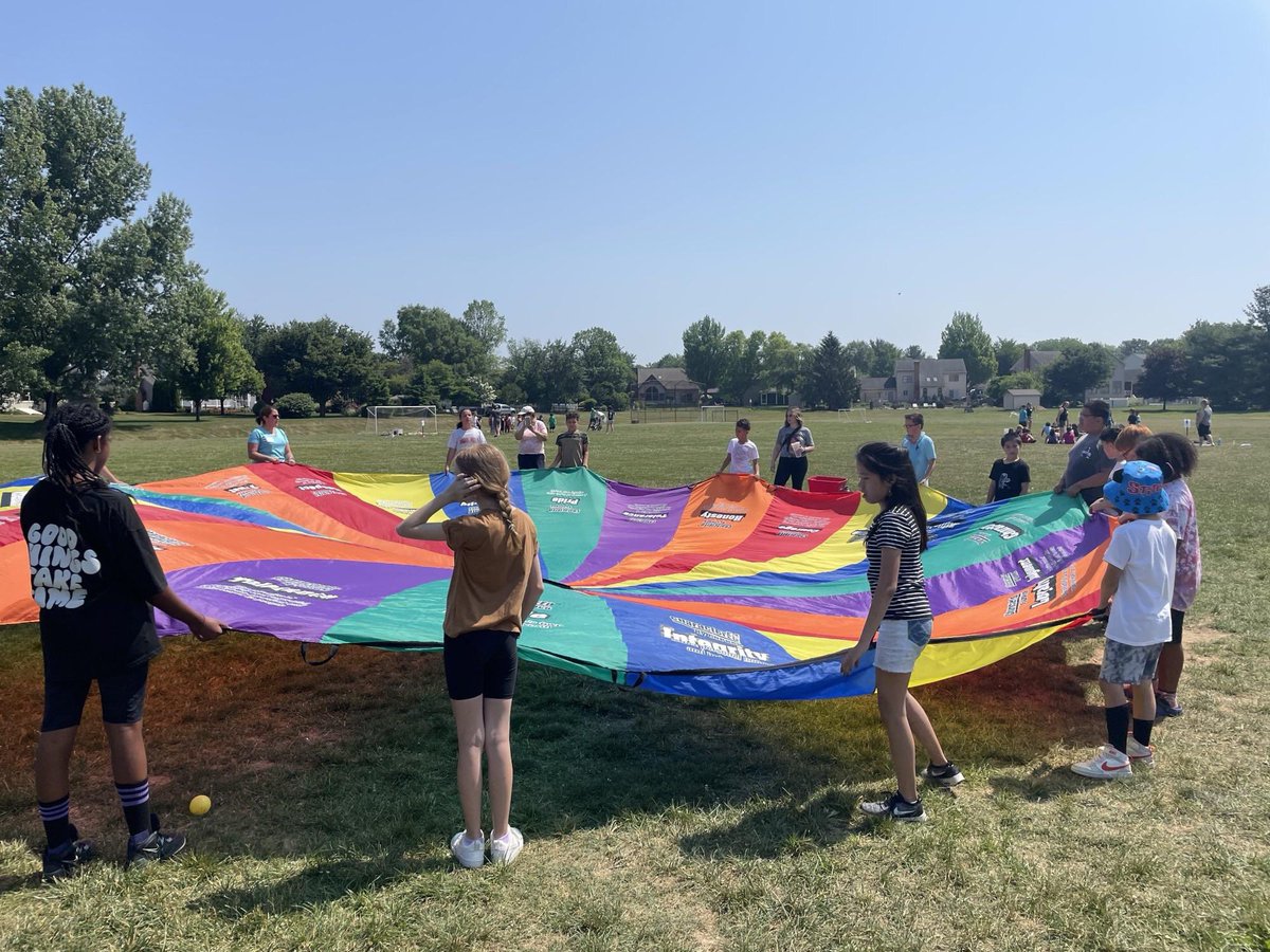 LeolaElementary's tweet photo. Field day at Leola! ❤️ https://t.co/SpdZbxujoG