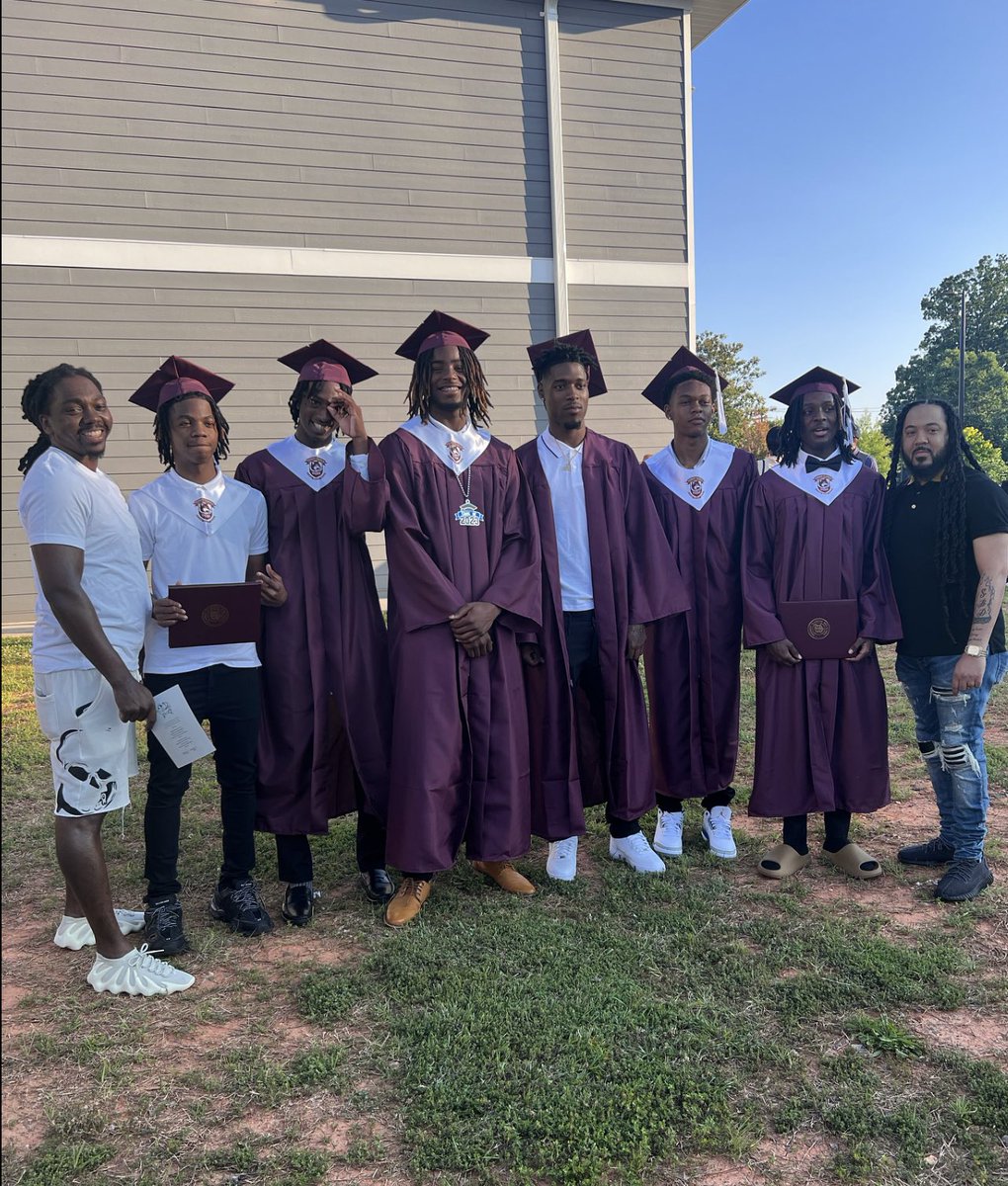 It was always bigger than hoops! Proud to be apart of each one of these guys journey. On &amp; Off the court. The bonds we built. Countless hours of hardwork put in. To Set Goals &amp; Reach them. Forever a special group to me. Congrats Fellas. Can’t wait for the next chapter! 🔒 4L