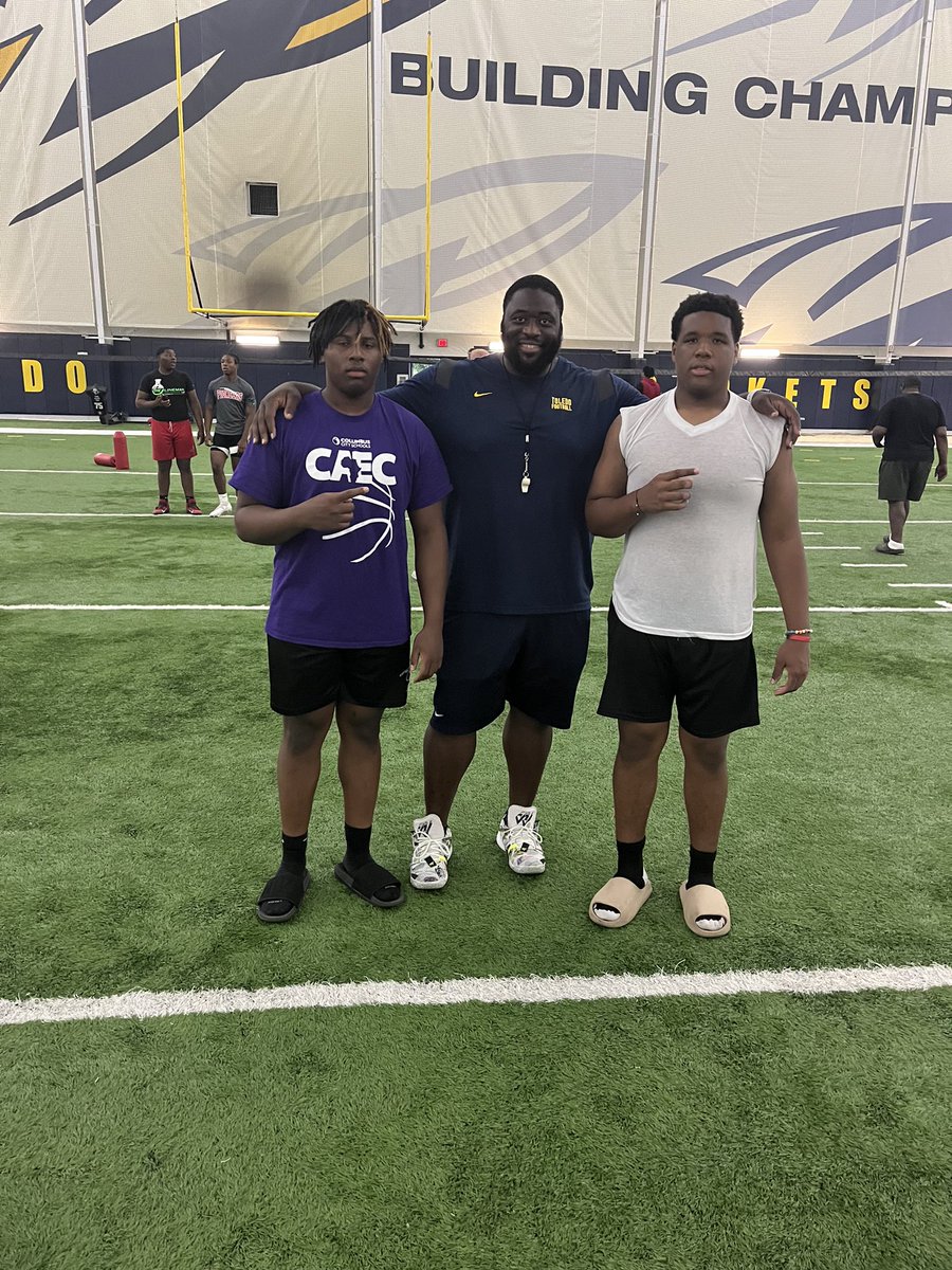 Started the camp season off with <a href="/ToledoFB/">Toledo Football</a> 🚀 can’t wait to see the coaches again and be back on campus Thanks for having me‼️<a href="/BrooksJenkins/">Coach Jenkins</a> <a href="/CoachOkam/">Coach O</a> <a href="/vkehres/">Vince Kehres</a>