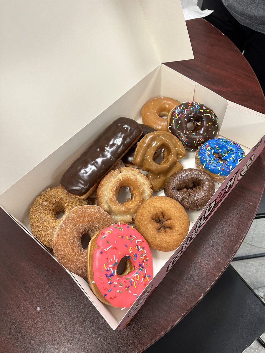 Special thanks and delivery for the team on #NationalDoughnutDay! Some sweets to energize for the weekend! #SweetTreat #Sweettooth #BringtheHeatDSW #GoWest #LifeAtATT