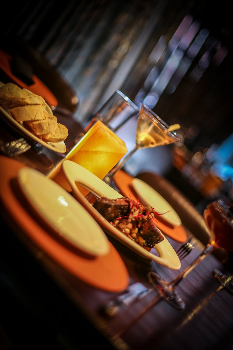 CarnevorMKE's tweet image. Damn, that's good mood lighting. #nofilternecessary 😏🍽🍸📸