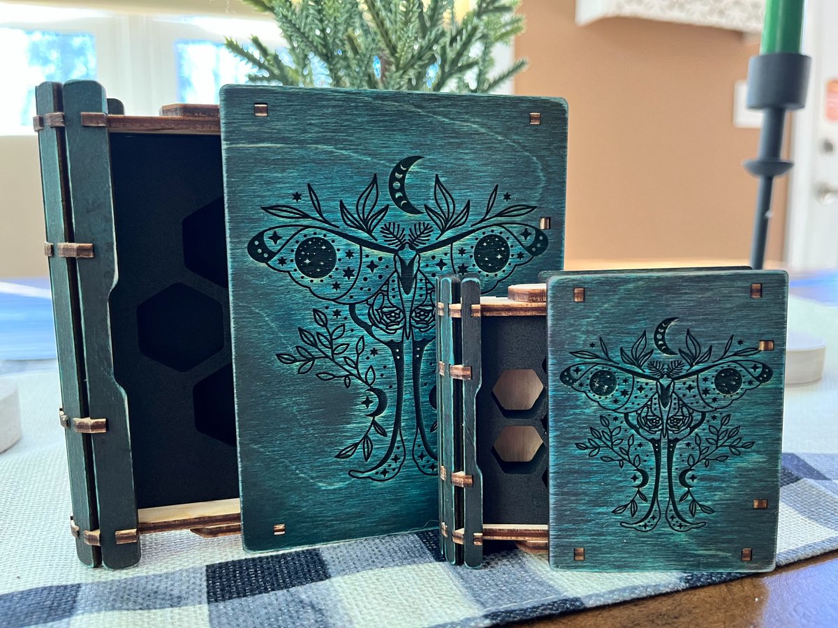 stephenswworks's tweet image. The original bug dice boxes! 😂 Beetles, Butterflies, &amp;amp; Moths oh my!  #dicebox #dice #bugs