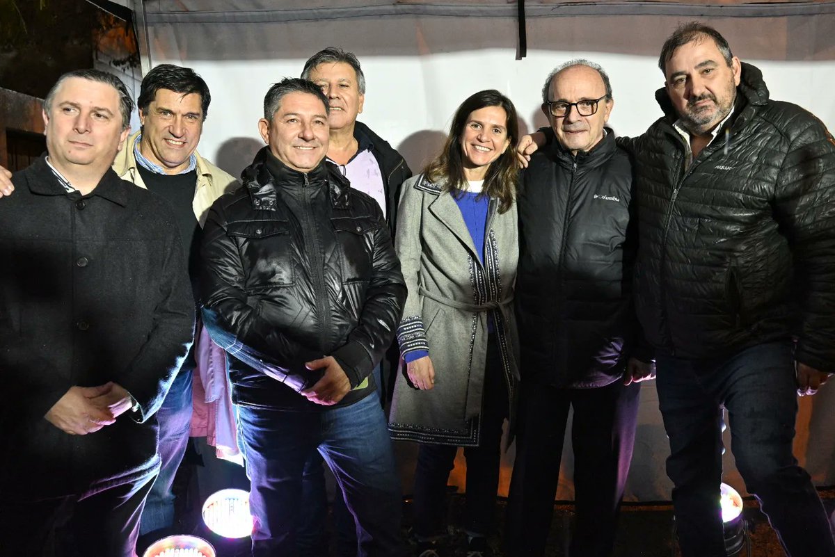 FerRaverta's tweet photo. Con @MoreauLeopoldo participamos de la apertura del nuevo local de Radicales del @Todos_MdP_Batan.

Felicitaciones a @ChuchoPaezMNA @PabloFariasMDP, #Leandrolavitman, #EdgardoDiaz  #MarioRodriguez y a todos los militantes que pusieron su esfuerzo para que esto se concrete. https://t.co/AYXvz5GkU6