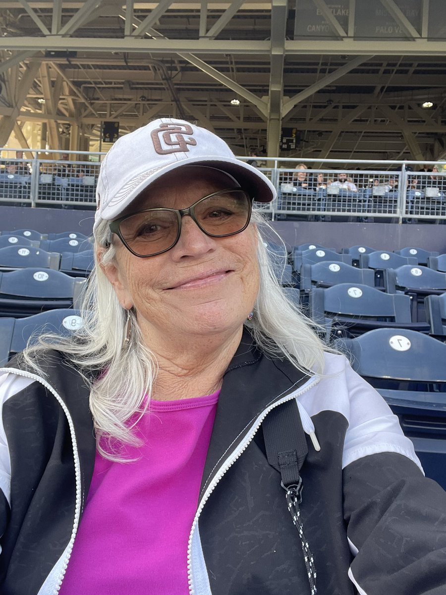 irenemcmack's tweet photo. Nice to see the sunshine in San Diego. Go Padres. @Padres #bringthegold https://t.co/YbPasvS2QV