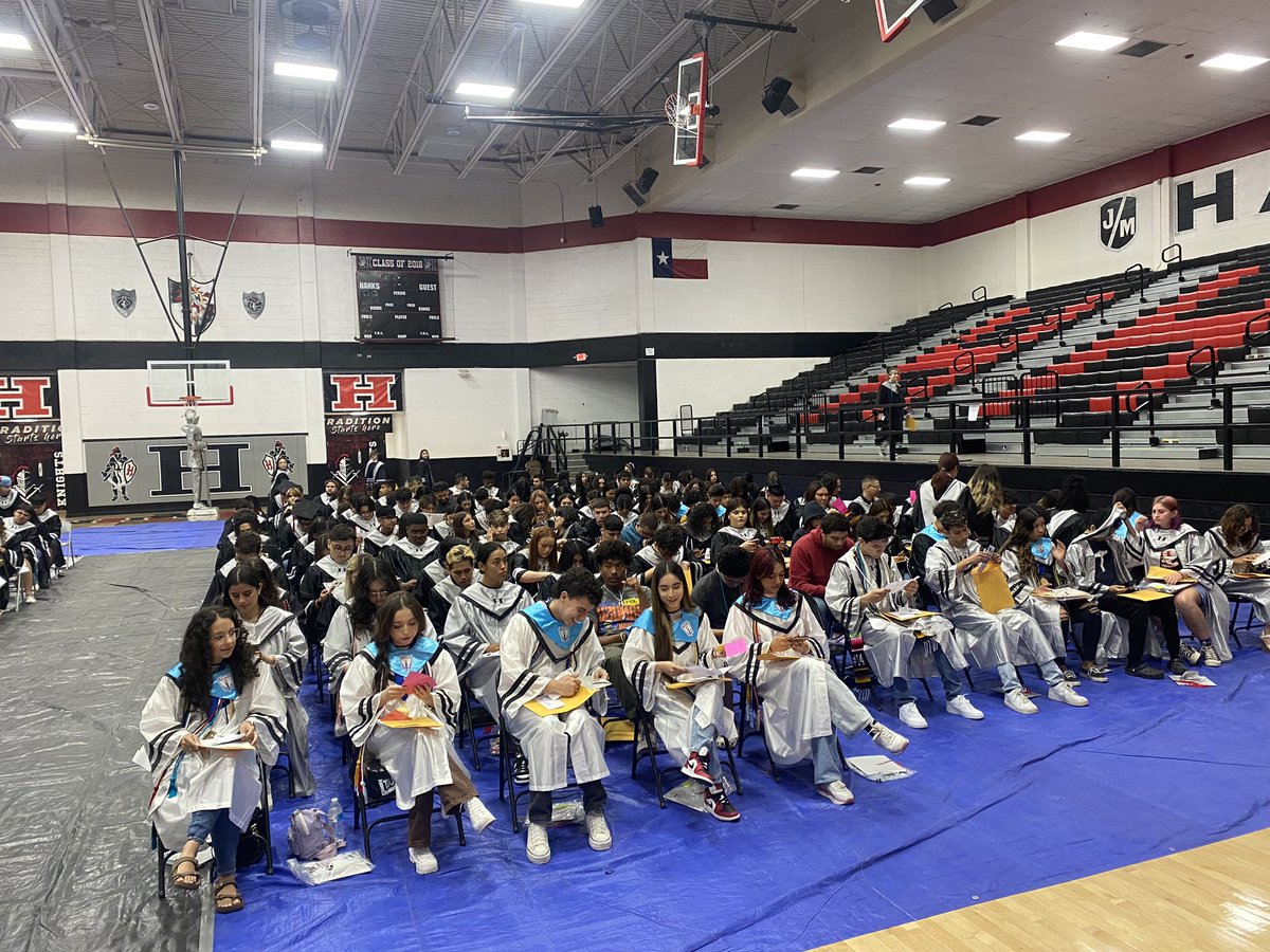 Class of 2023, thank you for the memories and for making
The Kingdom the place to be. Go Knights!!! ⚔️🎚⚔️🎚
#KingdomofChampions
#DontBeGoodBeGreat
#WeAreHanks
@JMHanksHigh
#WeDeliverExcellence
#RiseandConquer
#THEDISTRICT 
@YsletaISD