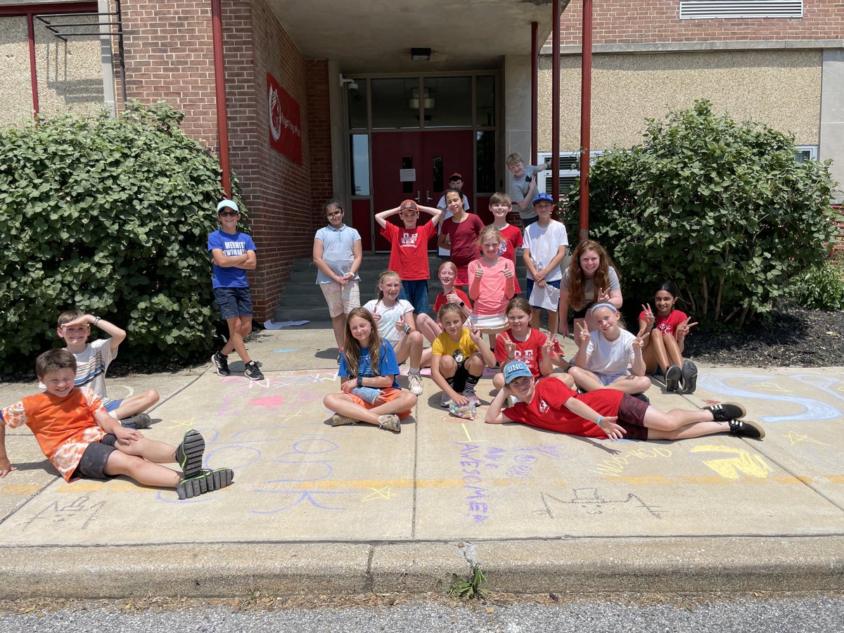 MrsLisaSchultz's tweet photo. Thank you volunteers! #rfes #chalkthewalk ⁦@mrowlandRFES⁩ https://t.co/uQ3oklDZiN
