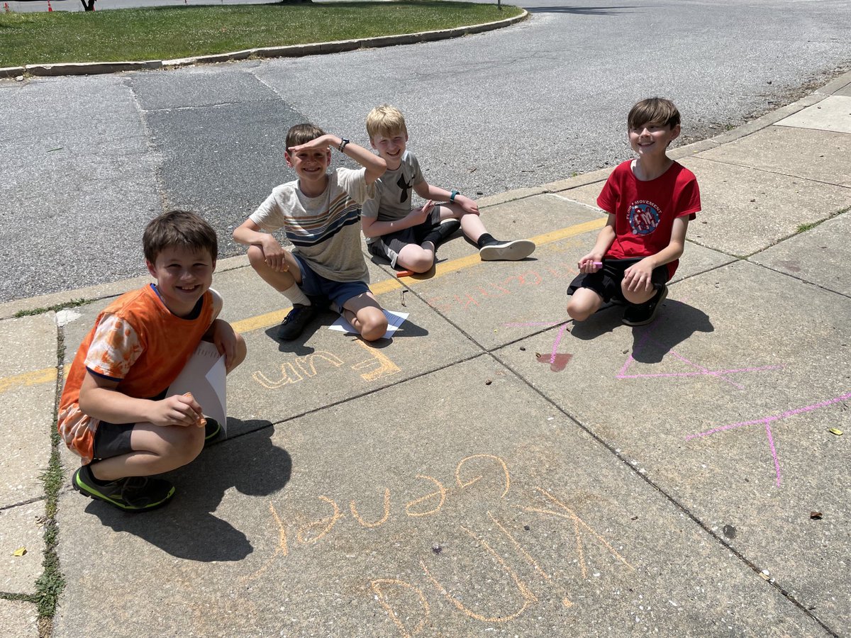 MrsLisaSchultz's tweet photo. Thank you volunteers! #rfes #chalkthewalk ⁦@mrowlandRFES⁩ https://t.co/uQ3oklDZiN