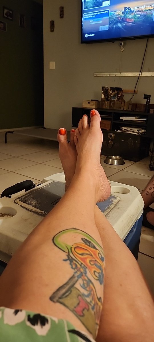 KristyCoan's tweet photo. New to #nsfwtw just relaxing here
#footfetıshfriday #feetpicsforsales #newseller https://t.co/5Kf5N0GeSX