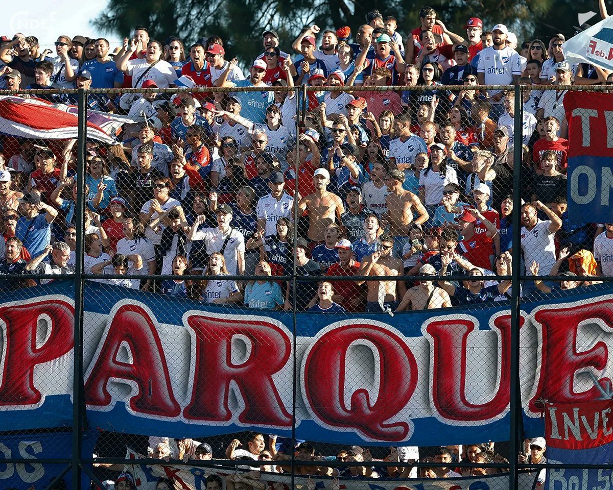 Porque yo al bolso lo quiero y lo llevo bien adentro dentro de mi corazón… 🎶

#ElClubGigante 🔵⚪️🔴