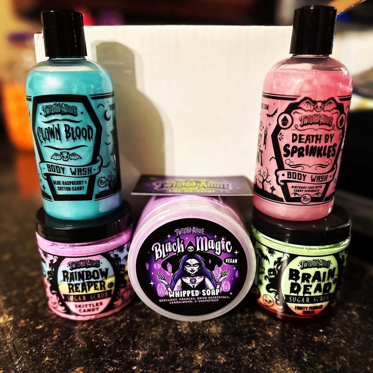 Ashleynwndrlnd's tweet image. Excited to try this company! If it works as good as it smells I will be purchasing from them again! #twistedallure 
Peep 👀 the brain 🧠 in the fruity pebbles scrub!

twistedallure.com/?ref=3fqiktjk