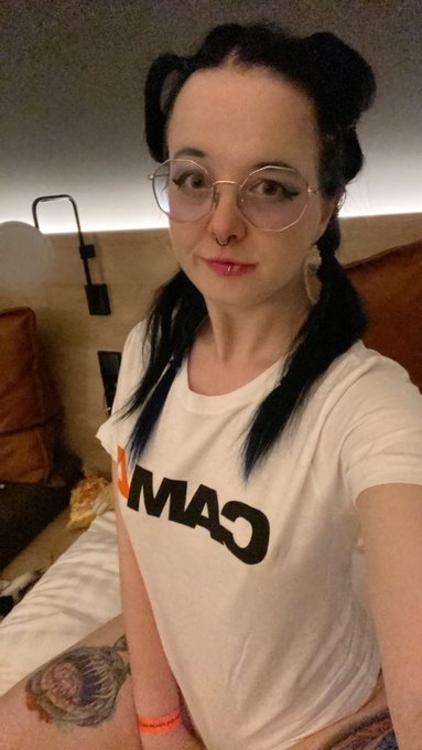 gute bacht ihr beenchen und andere wesen. und danke @Cam4_DE  f&uuml;r diese party nacht ❤️❤️ #camgirl #cam4<a href="/tag/camgirl"class="tags"><span>#camgirl</span></a><a href="/tag/cam4"class="tags"><span>#cam4</span></a><a href="/tag/pridemonth"class="tags"><span>#pridemonth</span></a><a href="/tag/lewd"class="tags"><span>#lewd</span></a><a href="/tag/contentcreators"class="tags"><span>#contentcreators</span></a>