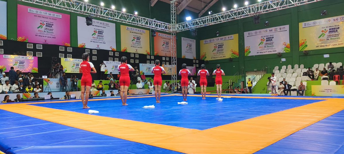 rtpriti's tweet photo. Surya Namaskar :A complete practice for mind, body and soul:खेलो इंडिया यूनिवर्सिटी गेम्स में सूर्यनमस्कार  का अभ्यास...

In the Khelo India University Games, Surya Namaskar was practiced at the IIT Hall of Banaras Hindu University..
#Yogasana_KheloIndia https://t.co/PreAAzjAga