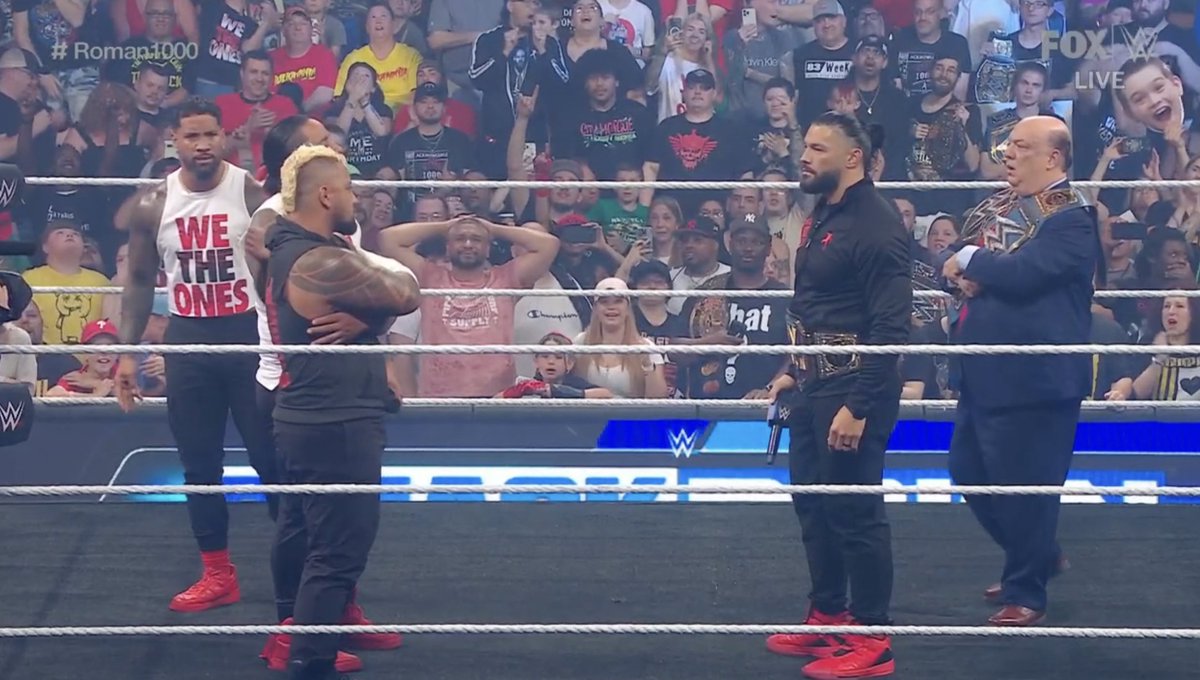 SOLO SIKOA SIDES WITH THE USOS! #Smackdown