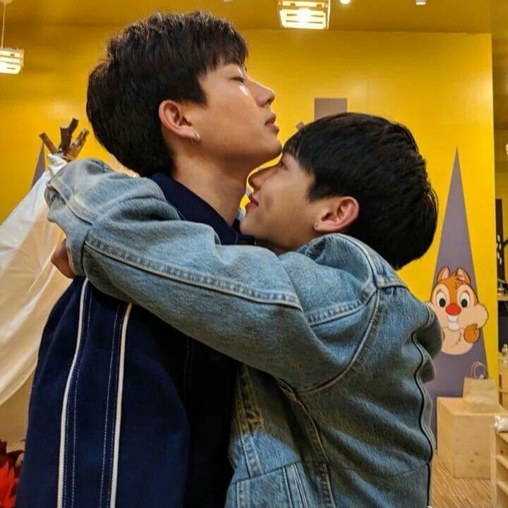 gooffgun's tweet image. their smiles are bigger than the original photo this time 😔