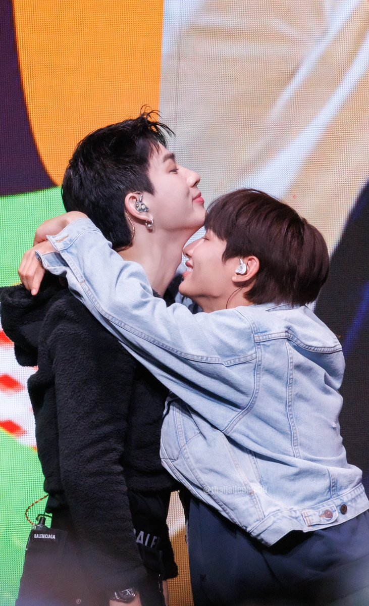 gooffgun's tweet image. their smiles are bigger than the original photo this time 😔