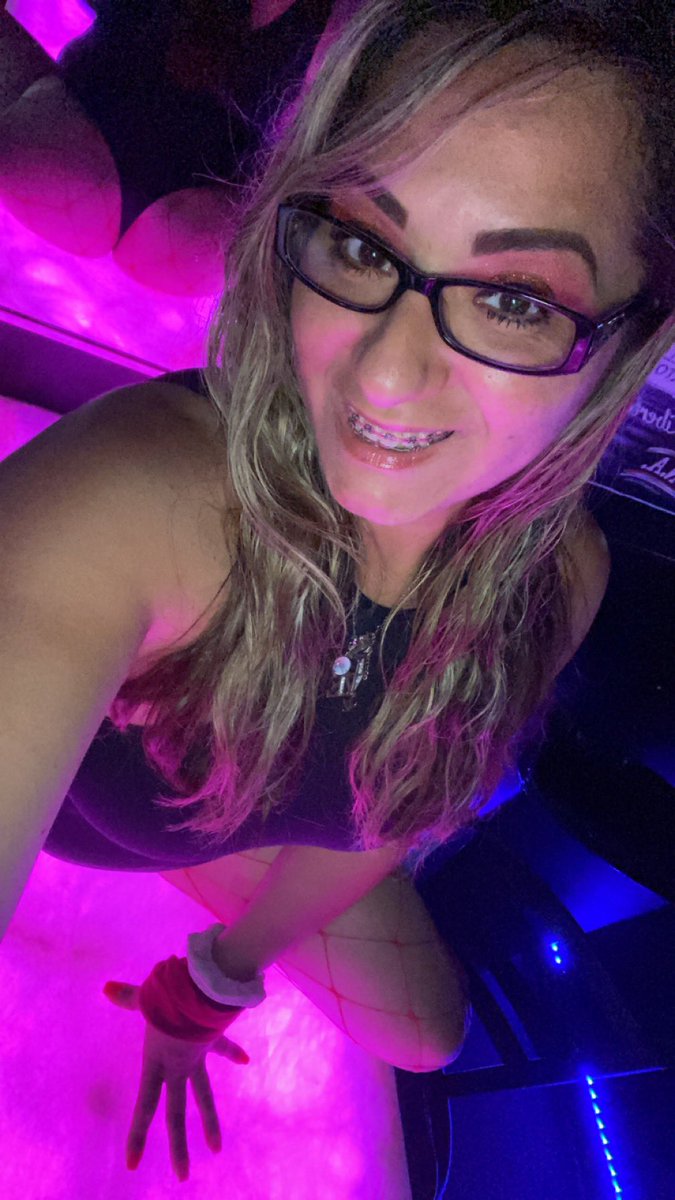 It’s FRIDAY!!! Time to get this PARTY weekend STARTED!! If you’re OUT-N-ABOUT stop BY and SAY HI!! #WorkSelfie #FridayNightLights #LateNightAdventures 
#NightLife #ClubLife #BartenderLife #Tampa #Ybor #StripClubLife #FullNudeStripClub #ColoradoGirl #LivingTheFloridaLife