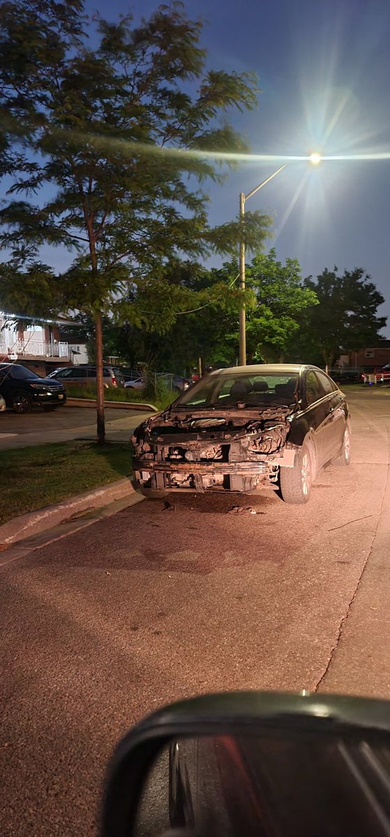 Sadia__Kanwal's tweet photo. @PeelPolice abandoned car sitting on my street for the past week and seems like someone has been disassembling it. Kids play here and it's a safety concern. On victory Cres between ireson and codlin https://t.co/v7oUYHeZ2O