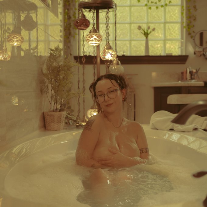 Afternoon bath time w/ the lads, all welcome https://t.co/XTxpkTyy7f