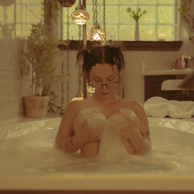 Afternoon bath time w/ the lads, all welcome https://t.co/XTxpkTyy7f