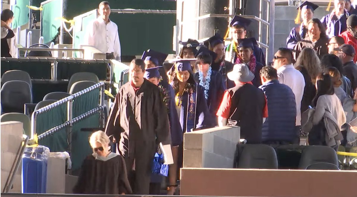 MtDiabloUSD's tweet photo. Here come the Class of 2023 @YgnacioValley grads! #MDUSDProud! https://t.co/eJXRXOzlpW
