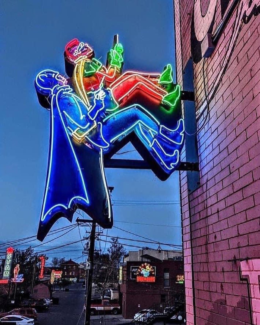Now THAT'S a neon sign!