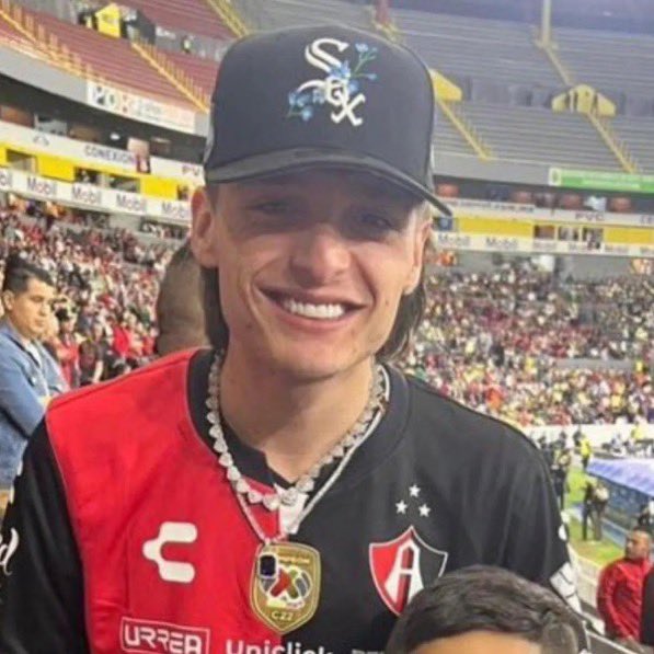 CueroDios's tweet photo. Primero en canciones globales, De los mejores boxeadores en el mundo, y el director del mejor película animada. Todos rojinegros 🤷‍♂️😉🔴⚫️ https://t.co/eSZ06Ag775