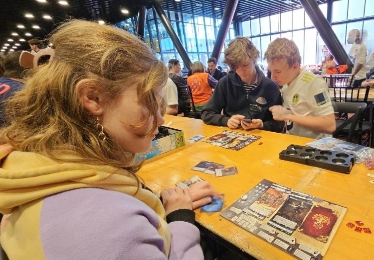 kitty_just_me's tweet photo. At #wellycon getting some serious gaming on! #kittyfitton #parkinsons #gamer #boardgames #scythe https://t.co/zkK45mbUXj