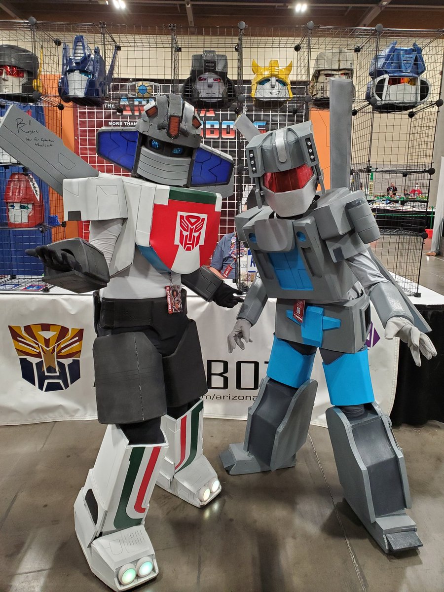 Vortex was unveiled for the very first time today at @PhxFanFusion! Did you spot him?

#transformers #transformerscosplay #transformerscostume #maccadams #autobots #decepticons #wheeljack #vortex