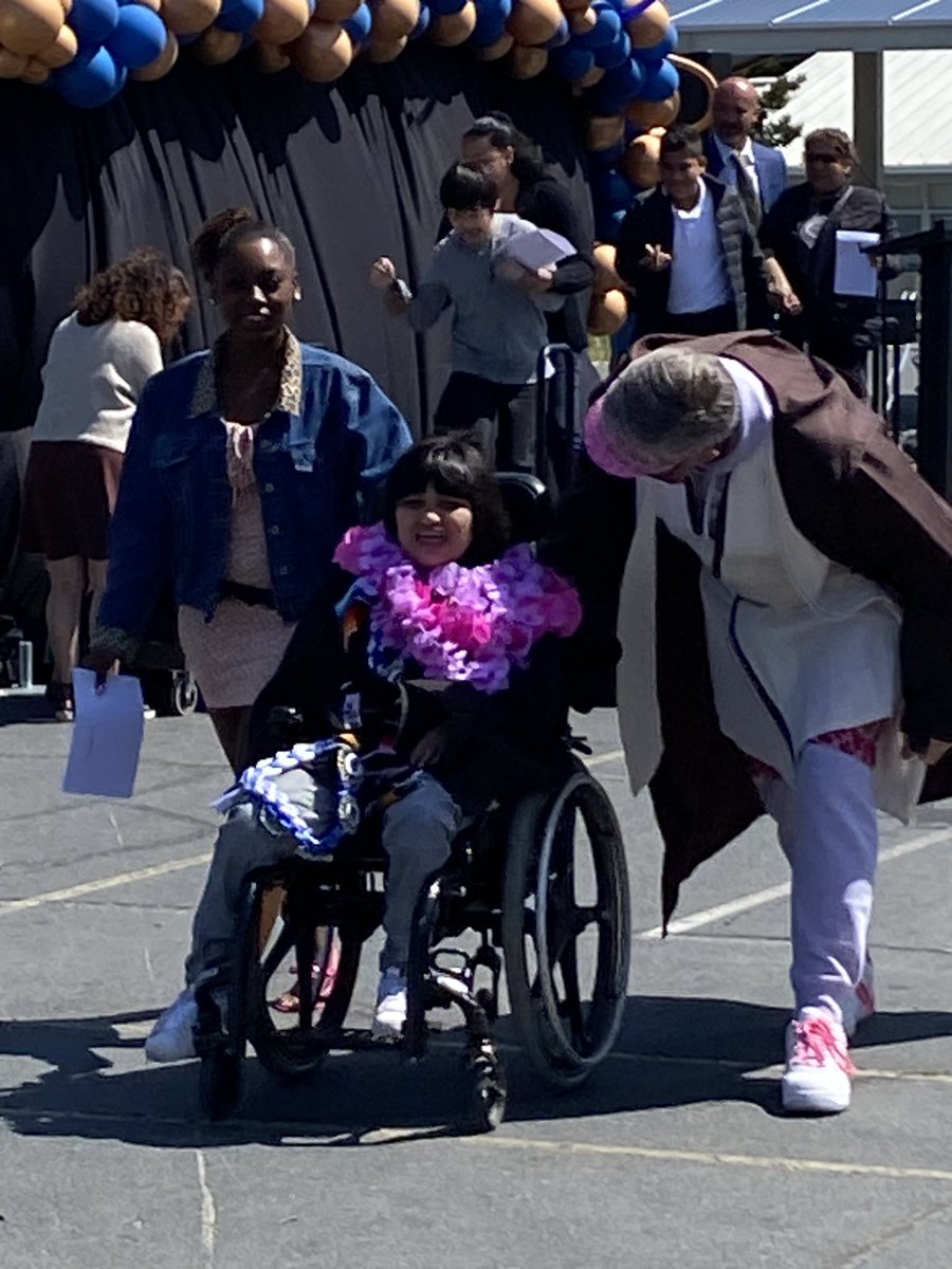 helloeemo's tweet photo. Go Wildcats!!! Proud 8th Graders Promoted from Oak Grove Middle School. 
#welcometohighschool #Classof2027 #oakgrovefamilyrocks! #MDUSDProud @ogms_counselors @MtDiabloUSD https://t.co/L3PaFafCI6