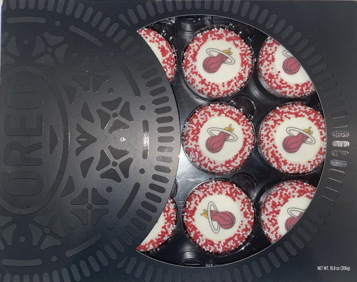 ARomero_WX's tweet photo. It’s so pretty!!! 😭 #HEATCulture #WhiteHot @MiamiHEAT @Oreo #OreoID https://t.co/B6Xe3ps43A