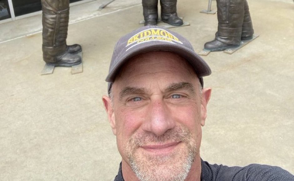 morgs6313's tweet photo. meloni summer scruff 2023 is off to a great start so far 😵‍💫 https://t.co/ueEUuttvuA