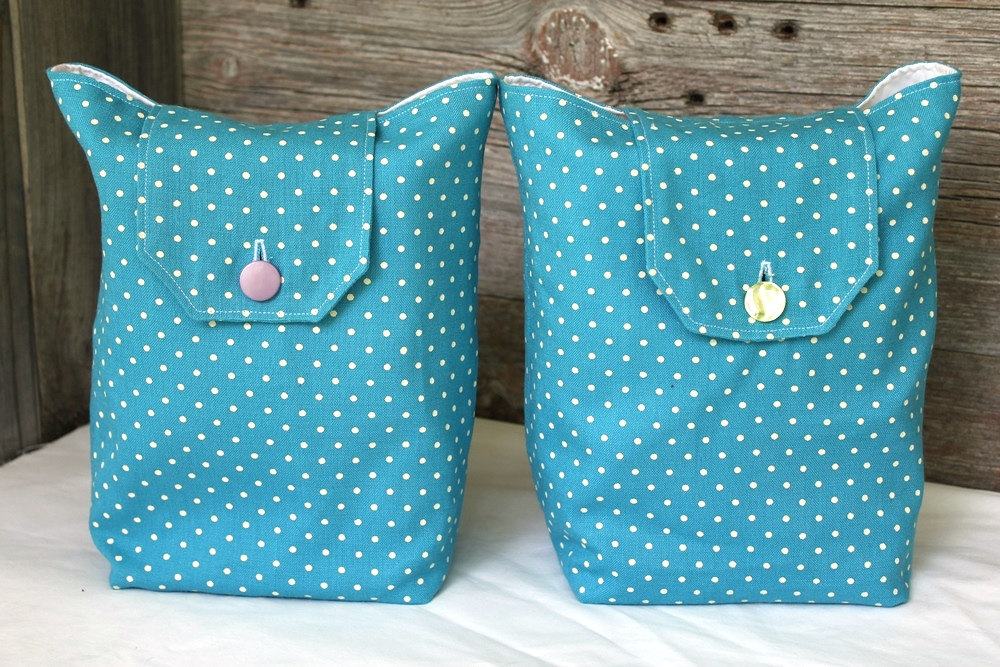 Excited to share the latest addition to my #etsy shop: Polka Dot Reusable Gift Bags in Turquoise & White Vintage Fabric, Retro Gift Wrapping, Mother's Day Gift (Set of 2), Free US Shipping etsy.me/43FNzha #blue #bridalshower #turquoise #handmade #SMILEtt23