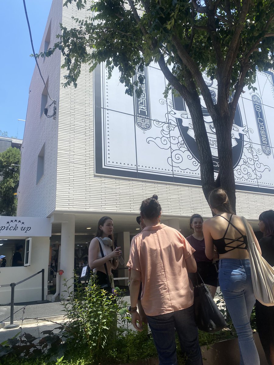 RodasRebe's tweet photo. @skz_5star_popup How is it possible just foreigners are outside?????? We are here since 9am because we couldn’t have a reservation and you don’t help us??! Please!! @jypnation @skz_5star_popup https://t.co/PiEYxofNzQ