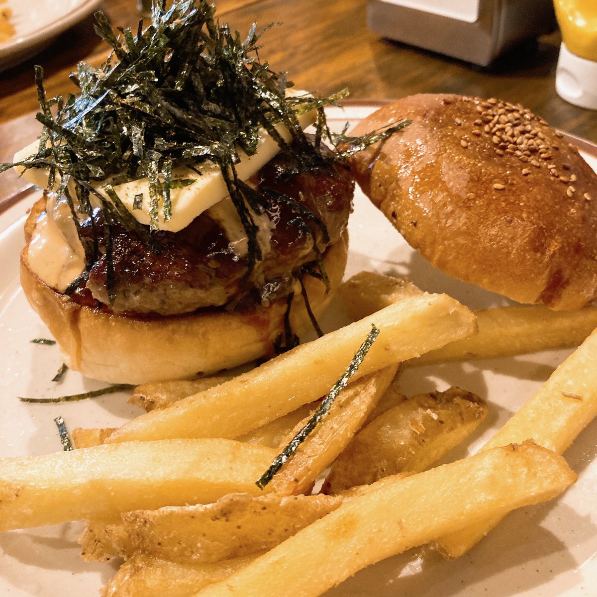 shimotaroo's tweet image. 神戸でくそ美味いハンバーガー食べたけまじでくそ美味かった。

@suna_tech 
@Michi_program 
@katao_eng 
@CoO2san 
@ryo_krkrkr