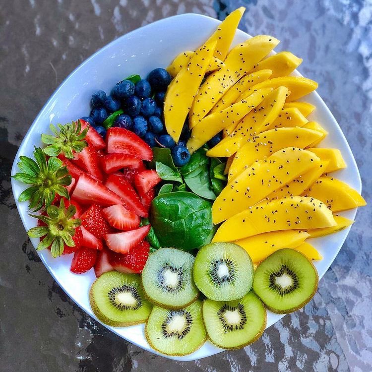 Hydrating fruit breakfast with mango, strawberries, kiwi , blueberries, spinach. #vegan #healthy #green #loveyourself #food #breakfast
