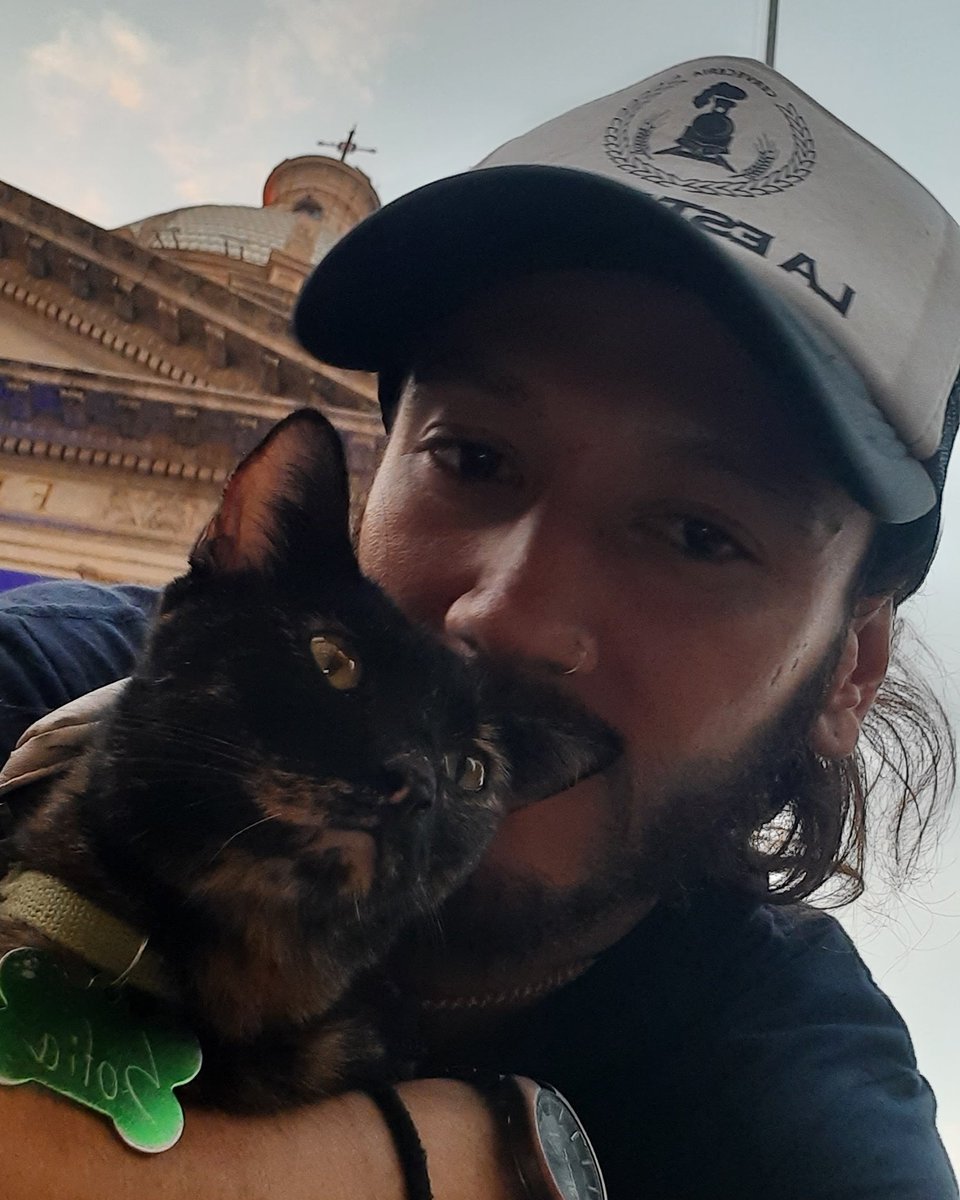 michilerasofi's tweet photo. Mi compañera 😺🎒 https://t.co/RjSXQBELht