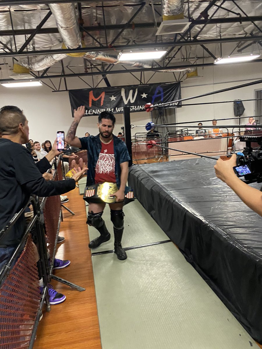 mpwxpress's tweet image. Scandal in the ring! The press must remain impartial but there is early signs of bias on the part of charlatan referee @RayRosas in this @MPW_CA National Title contest between @KingMaximilien and @akaMiggyRose ! Rest assured, we will ensure the truth prevails in any decision.