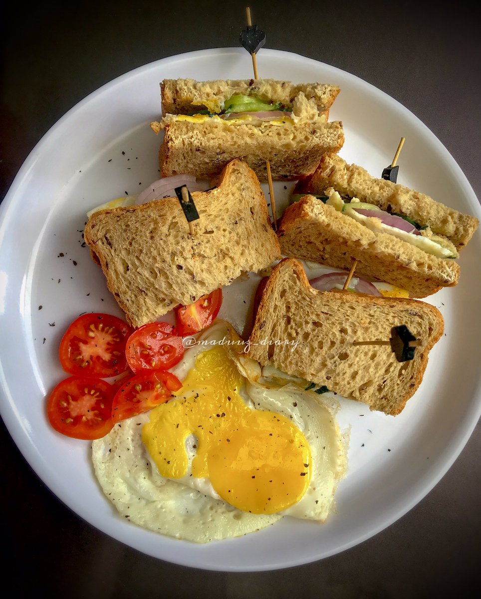 Hubby made 😇🌸

#chefhubby #madebyhubby #breakfast #breaky #breakfasttime #breakfastideas #breakfastrecipes #SriLanka #sandwichlover #sandwiches #sandwich #clubsandwich #clubsandwiches #SriLanka