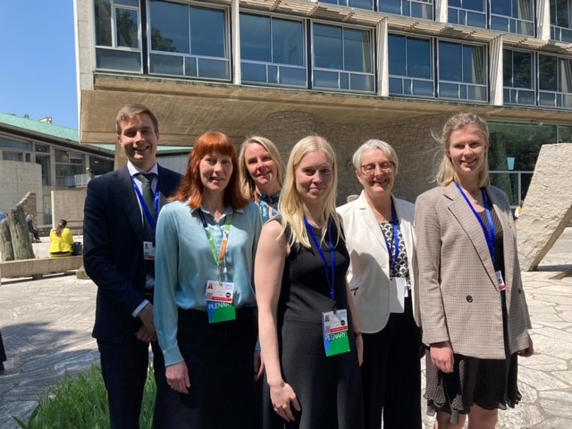 Kansainvälista muovisopimusta koskevat neuvottelut etenivät Pariisissa! Maat pääsivät  keskustelemaan sopimuksen sisällöstä, kuten toimista muovien käytön aiheuttaman saastumisen ehkäisemiseksi.

Tiedote ym.fi/-/neuvottelut-…

Kuvassa Suomen delegaatio.

#muovitiekartta #muovit