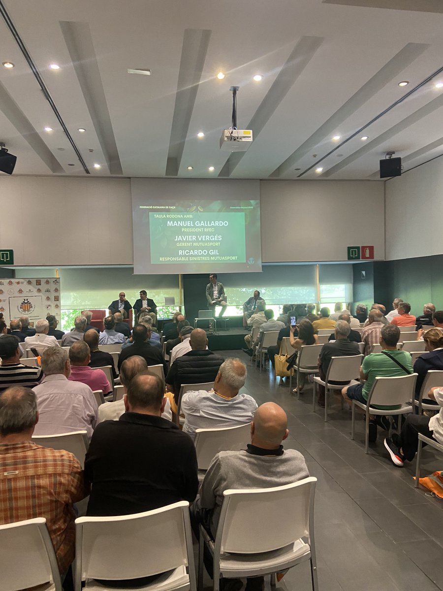 Manuel Gallardo, presidente de la @RFECaza, un dels interlocutors en aquesta assemblea general de la FCC, que ens explica la situació de la caça Espanya arran de la gran manifestació del 20’de Març