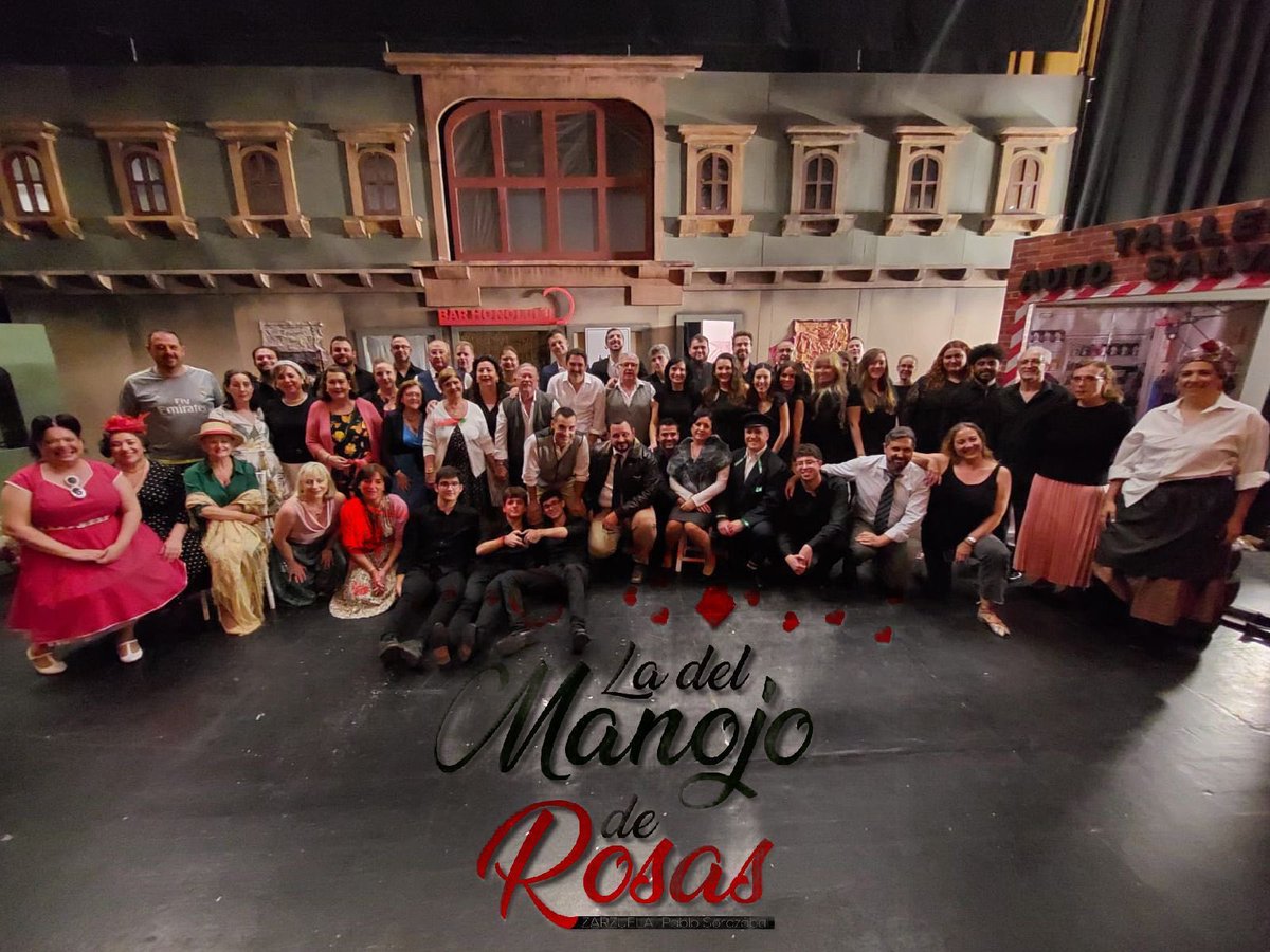 La gran familia de la Asociación Banda, Orquesta y Coro <a href="/Asbanormelilla1/">AsbanorMelilla</a> representa, ante un patio de butacas lleno, ‘La del manojo de Rosas’ en el teatro <a href="/Kursaal_Melilla/">Kursaal Melilla</a>. Hoy sábado a las 20:30 horas será la segunda y última función.