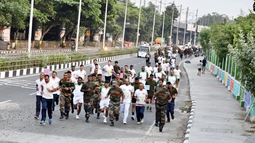 Commemorating #WorldEnvironmentDay2023, #DakshinBharatArea & station units came together for 5km #AwarenessMarch in #Chennai, championing the cause & fostering an eco-friendly #environment. Lt Gen KS Brar graced the event & appreciated  their commitment 
#healthylifestyle