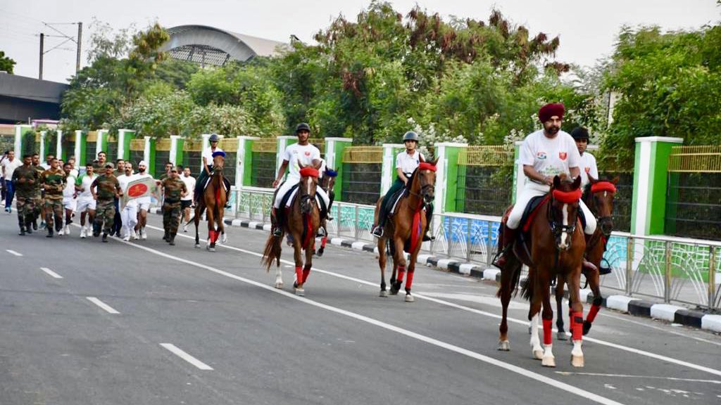 IaSouthern's tweet photo. Commemorating #WorldEnvironmentDay2023, #DakshinBharatArea &amp; station units came together for 5km #AwarenessMarch in #Chennai, championing the cause &amp; fostering an eco-friendly #environment. Lt Gen KS Brar graced the event &amp; appreciated  their commitment 
#healthylifestyle https://t.co/CyWk691bvI