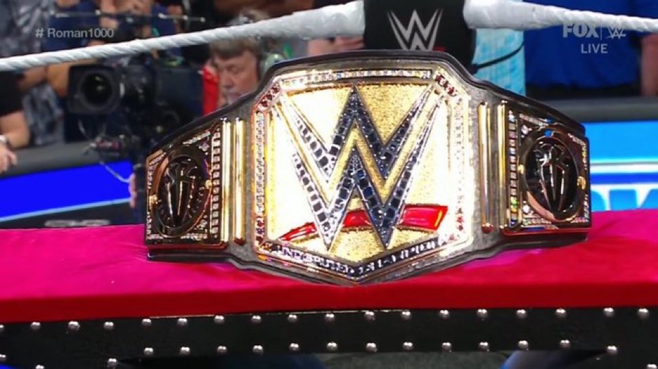 As much as I wanted a unified title. This is lazy. Opportunity to design a stunning throwback winged eagle and get rid of the oversize logo. Ah well, unified at least, finally. #WWE #RomanReigns